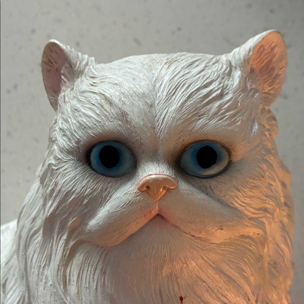 Vintage Realistic White Persian Cat Figure - Picture 2 of 8
